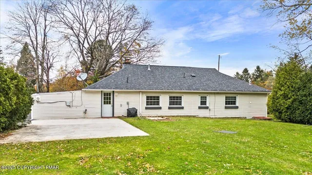 a view of a back yard of the house