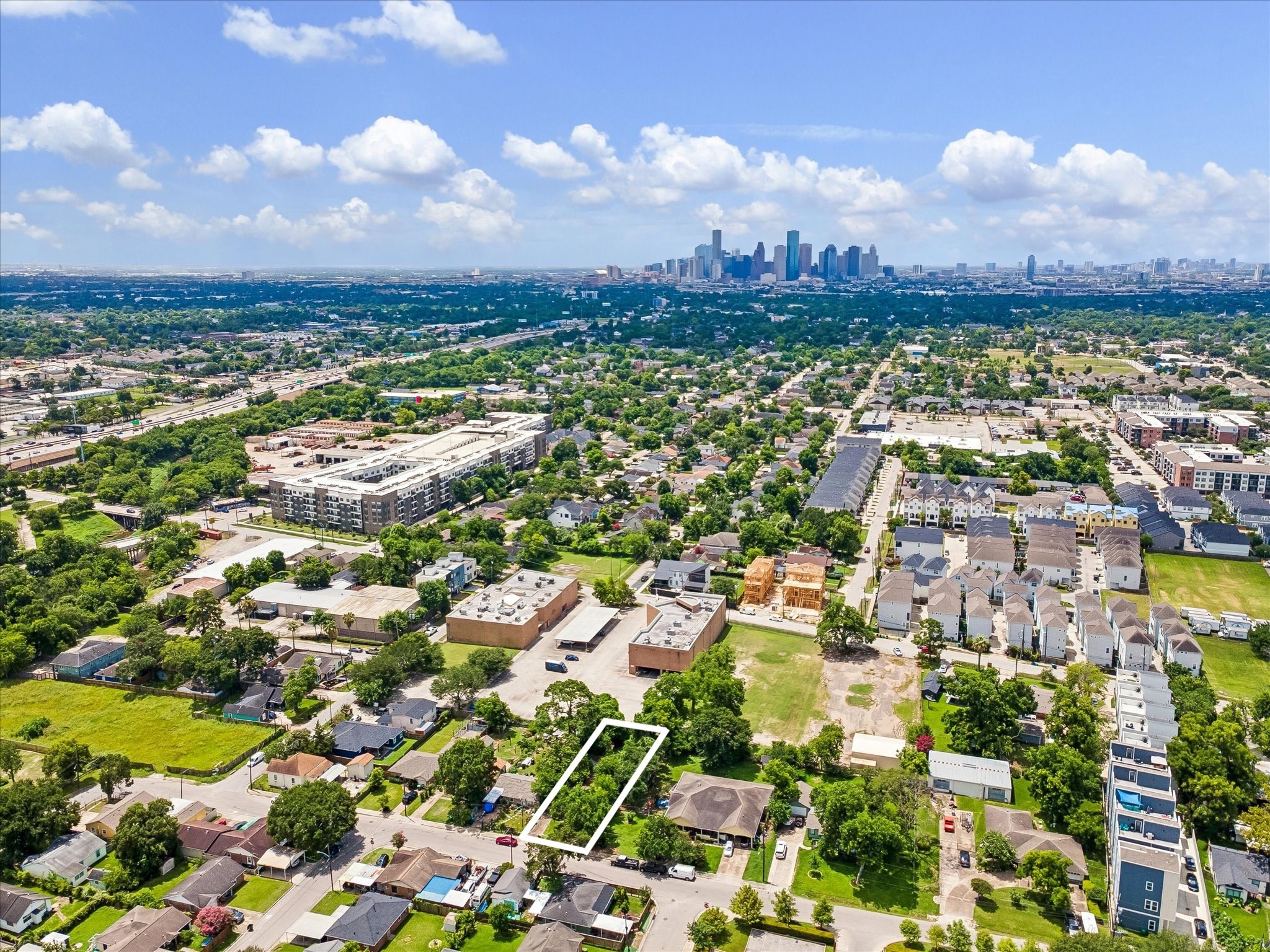 7200 SF lot with easy access to 610, I45 and I10.