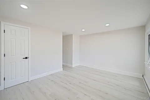 $629,999 | 29 Pitchpine Place, Medford, NY 11763