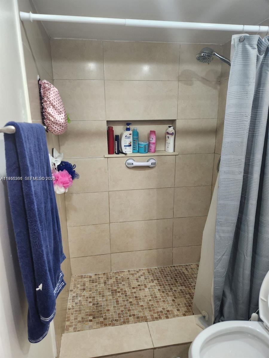 8500 Southwest 133rd Avenue Road, Unit 216 Miami, FL 33183 - Photo 6 of 16 MASTER BATHROOM