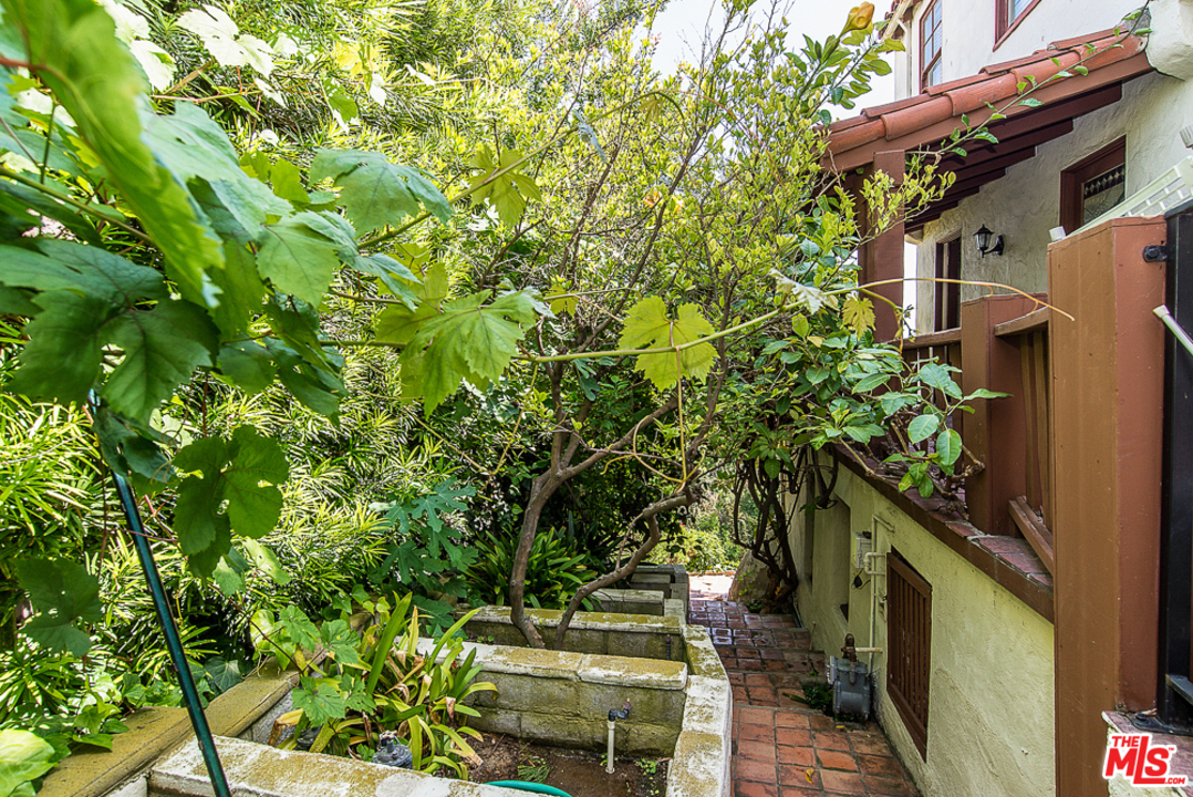 4768 Bryn Mawr Road Los Angeles, CA 90027 - Photo 11 of 12