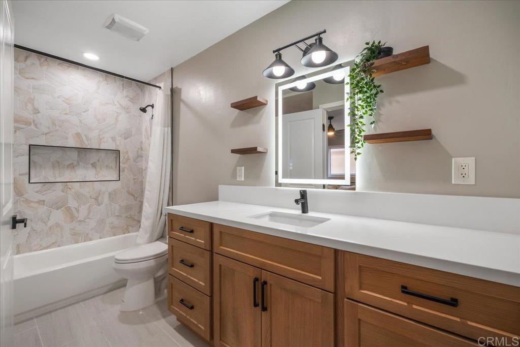 2600 Torrey Pines Road, Unit B38 La Jolla, CA 92037 - Photo 17 of 28 hallway bathroom