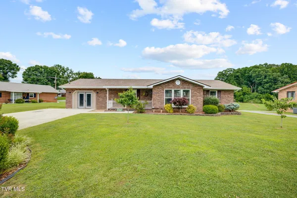 $345,000 | 404 South Valley View Circle, Kingsport, TN 37664