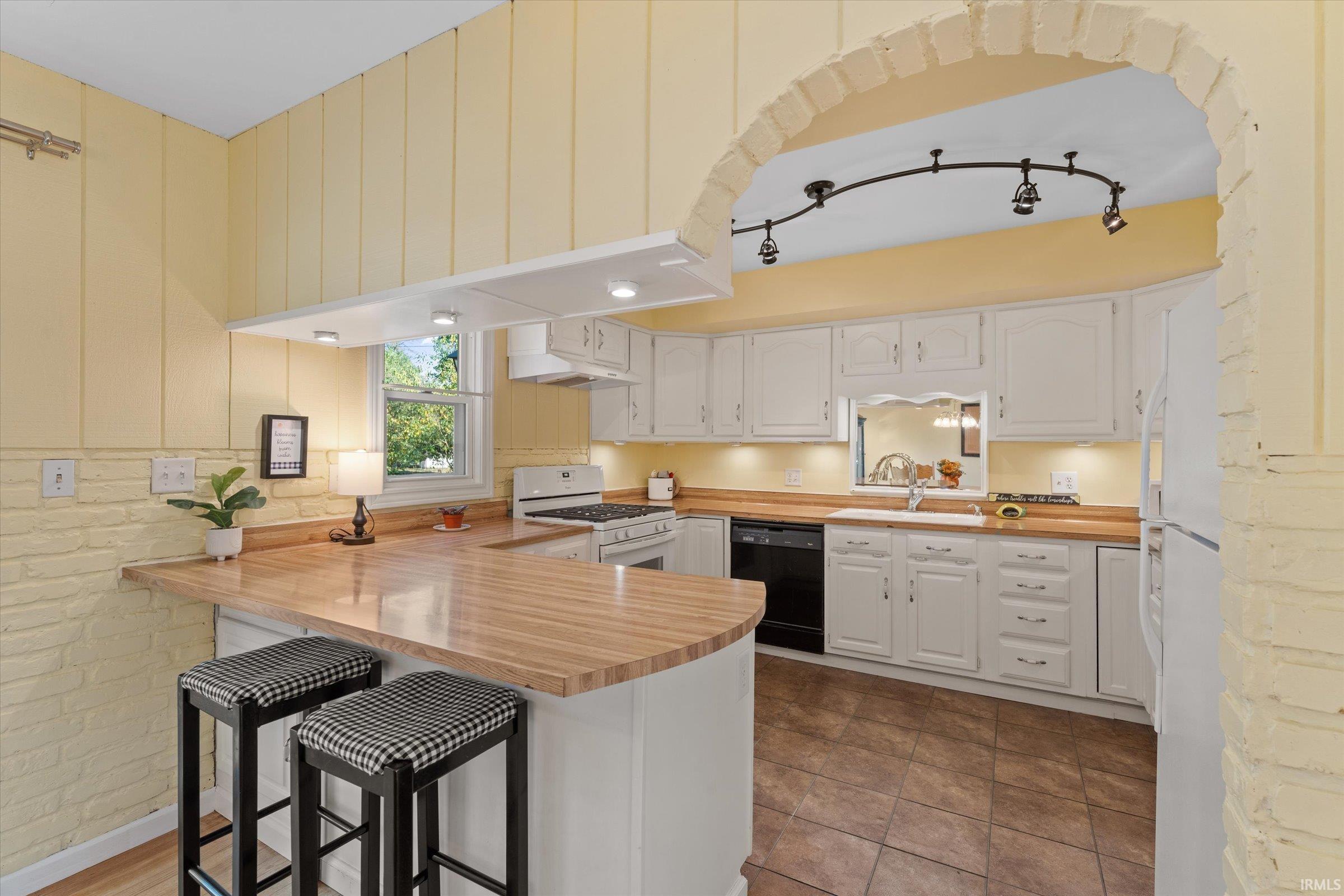 52954 Emmons Road South Bend, IN 46637 - Photo 11 of 35 Gallery Image 11