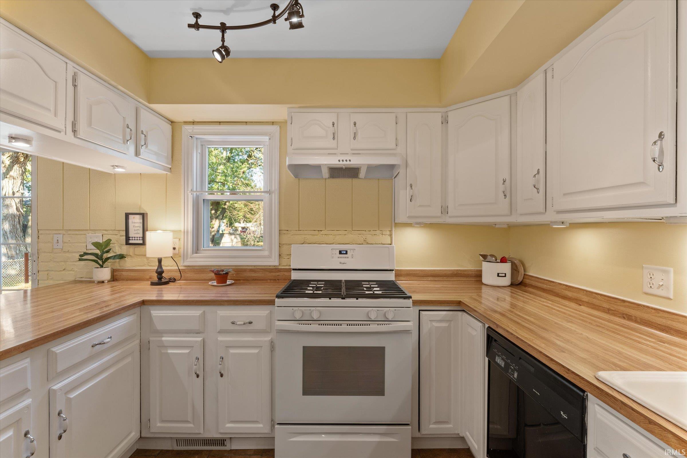 52954 Emmons Road South Bend, IN 46637 - Photo 12 of 35 Gallery Image 12