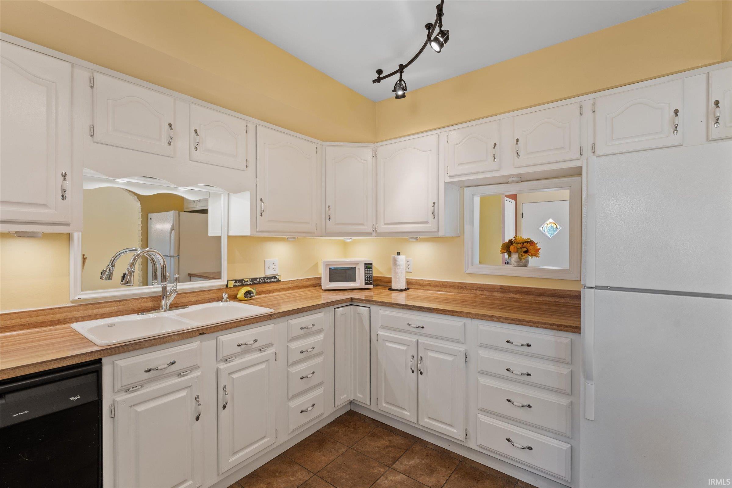 52954 Emmons Road South Bend, IN 46637 - Photo 13 of 35 Gallery Image 13