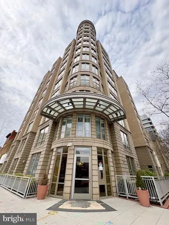$2,900 | 301 Massachusetts Avenue Northwest, Unit 1002, Washington, DC 20001