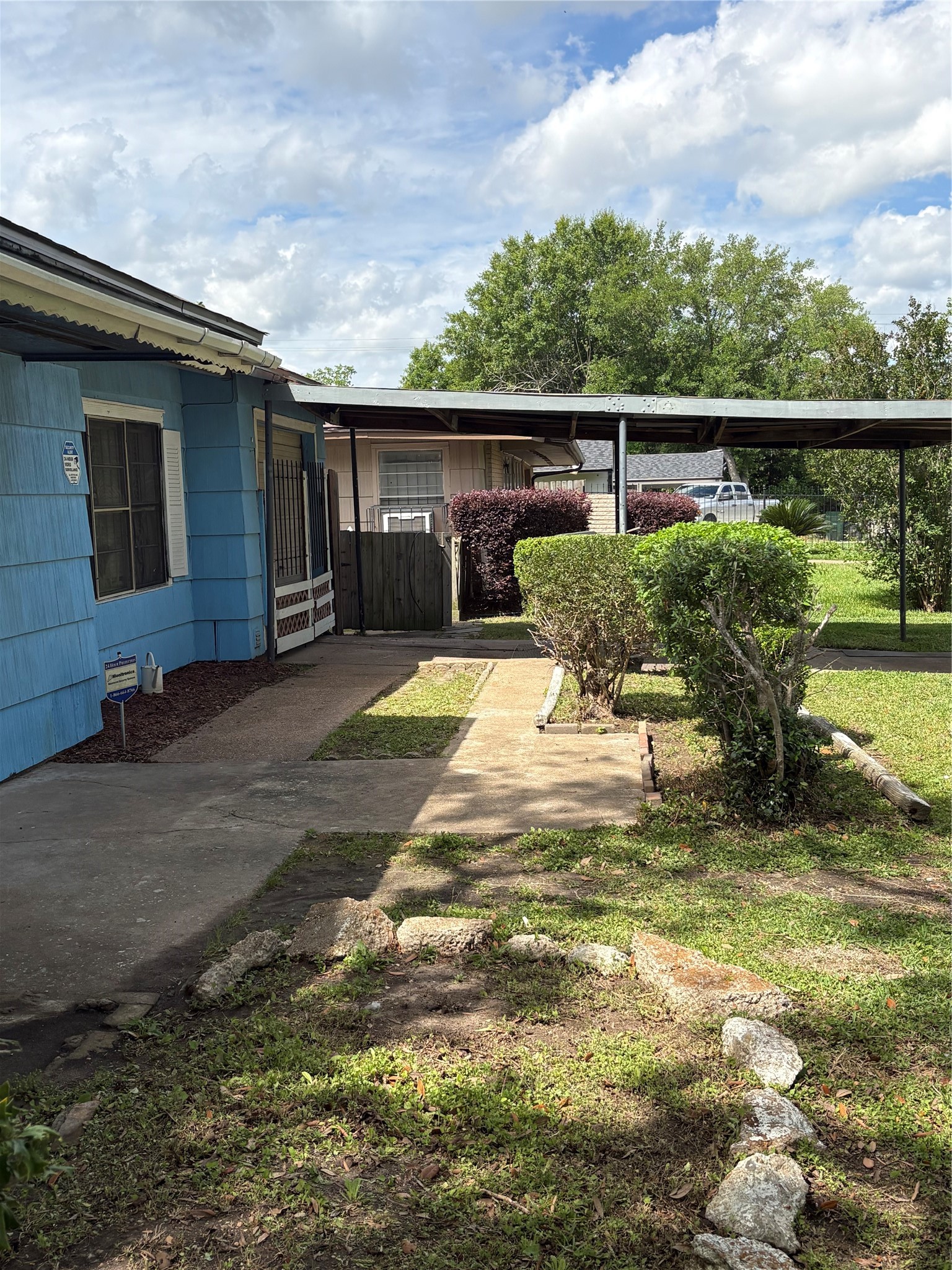 5914 Ridgeway Drive Houston, TX 77033 - Photo 2 of 23 Plant your favorite flowers to enjoy.