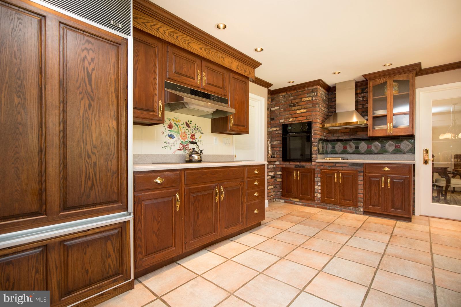 53 Pebble Ridge Road Warrington, PA 18976 - Photo 13 of 48 Kitchen with custom tile backsplash