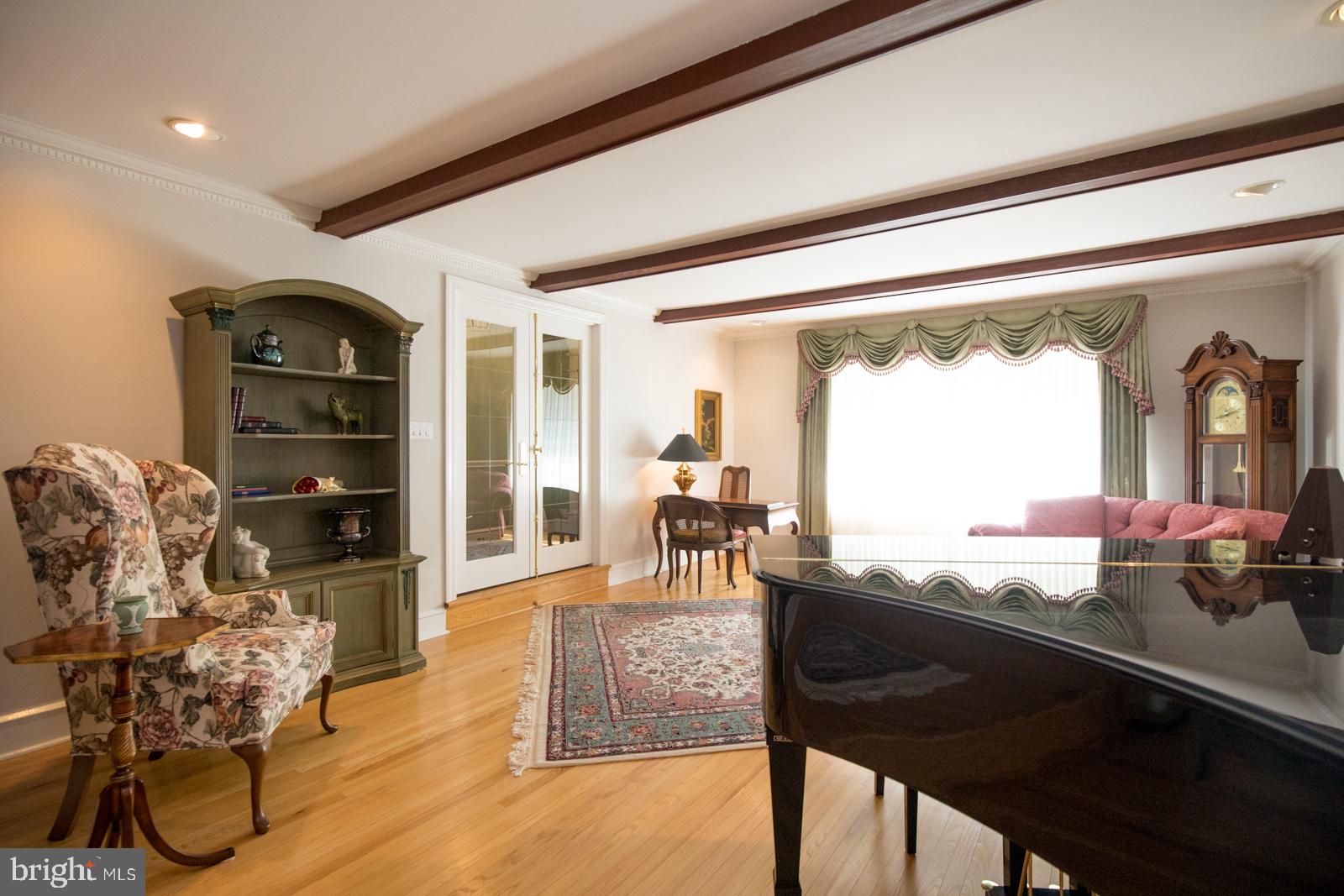 53 Pebble Ridge Road Warrington, PA 18976 - Photo 7 of 48 Liv Room front bow window & beam ceiling