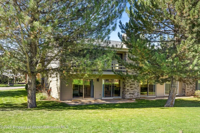 a view of a house with a yard
