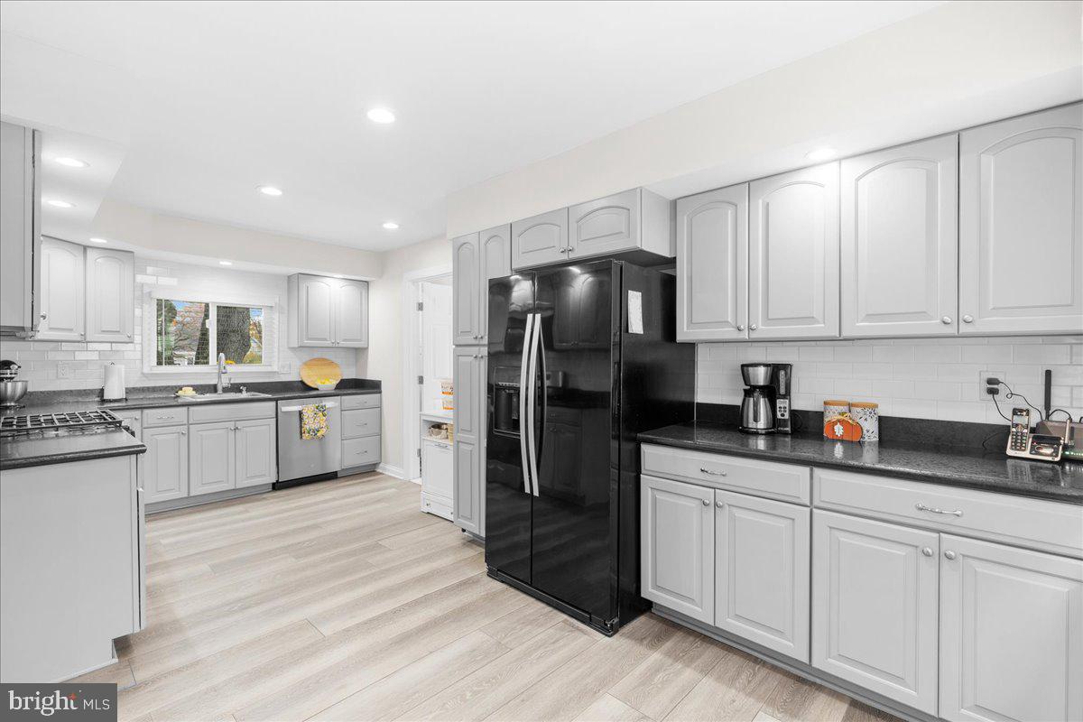 232 Garden Terrace Runnemede, NJ 08078 - Photo 11 of 27