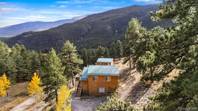a view of a houses with a yard