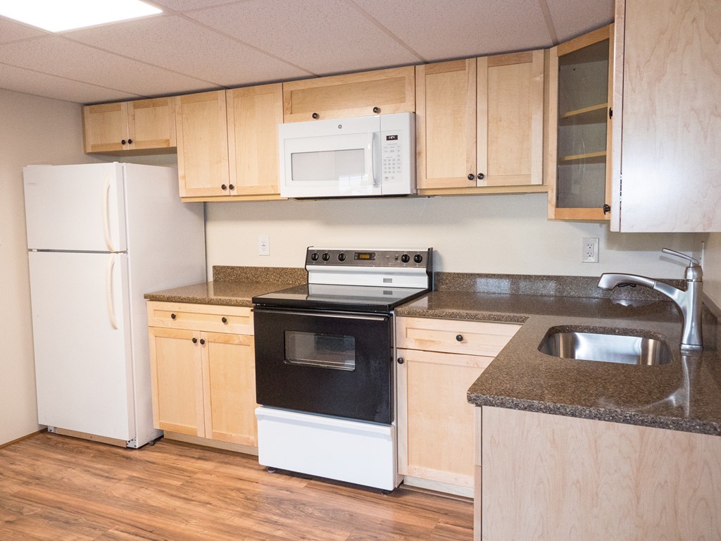 32 Old County Road Southampton, MA 01073 - Photo 18 of 23 a kitchen with granite countertop a sink stove and refrigerator