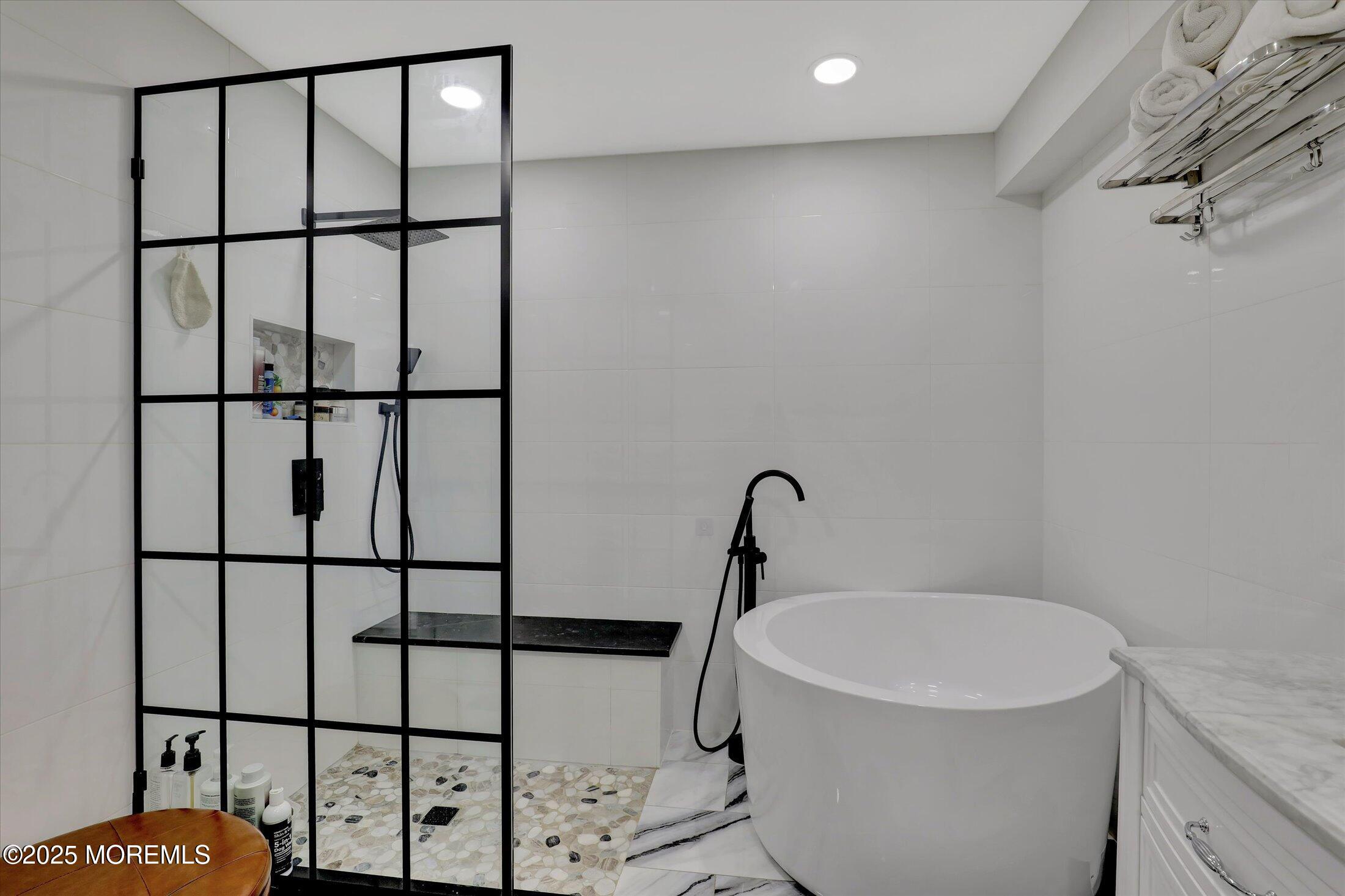 75 Winthrop Road, Unit 75D Monroe Township, NJ 08831 - Photo 25 of 55 25-Primary Bathrom