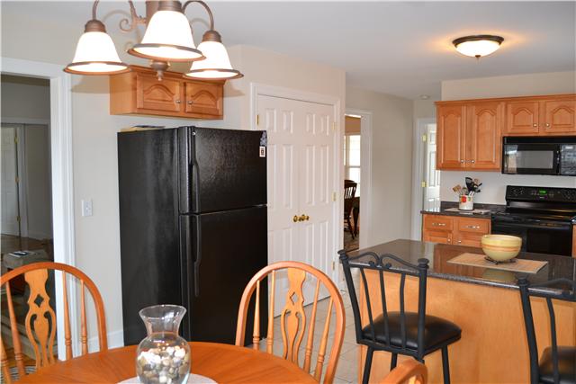 808 Renaissance Avenue Murfreesboro, TN 37129 - Photo 7 of 16 another view of kitchen