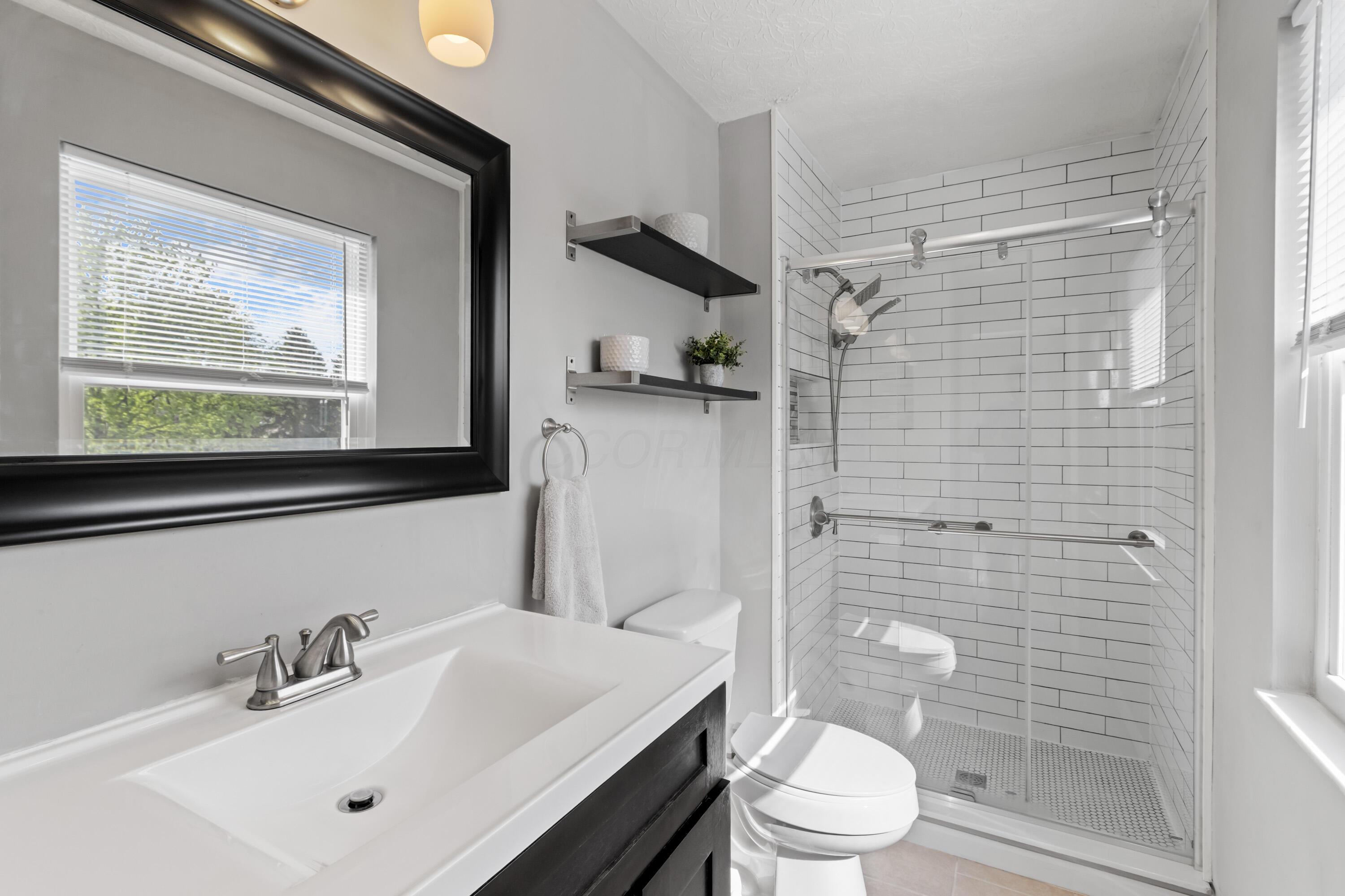 7987 Saddle Run Powell, OH 43065 - Photo 19 of 32 En suite primary bathroom