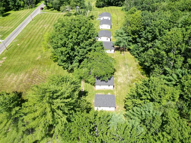 a view of a back yard