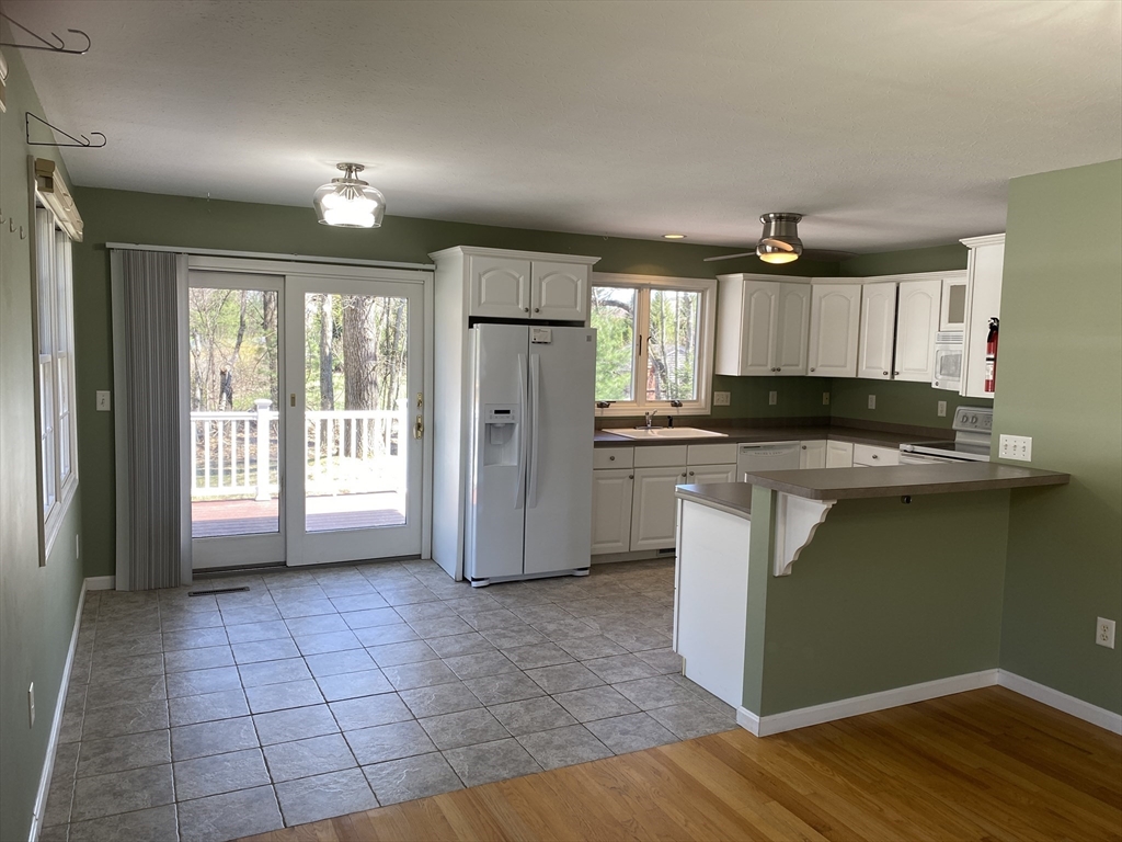 6 Shadowbrook, Unit 6 South Hadley, MA 01075 - Photo 11 of 31