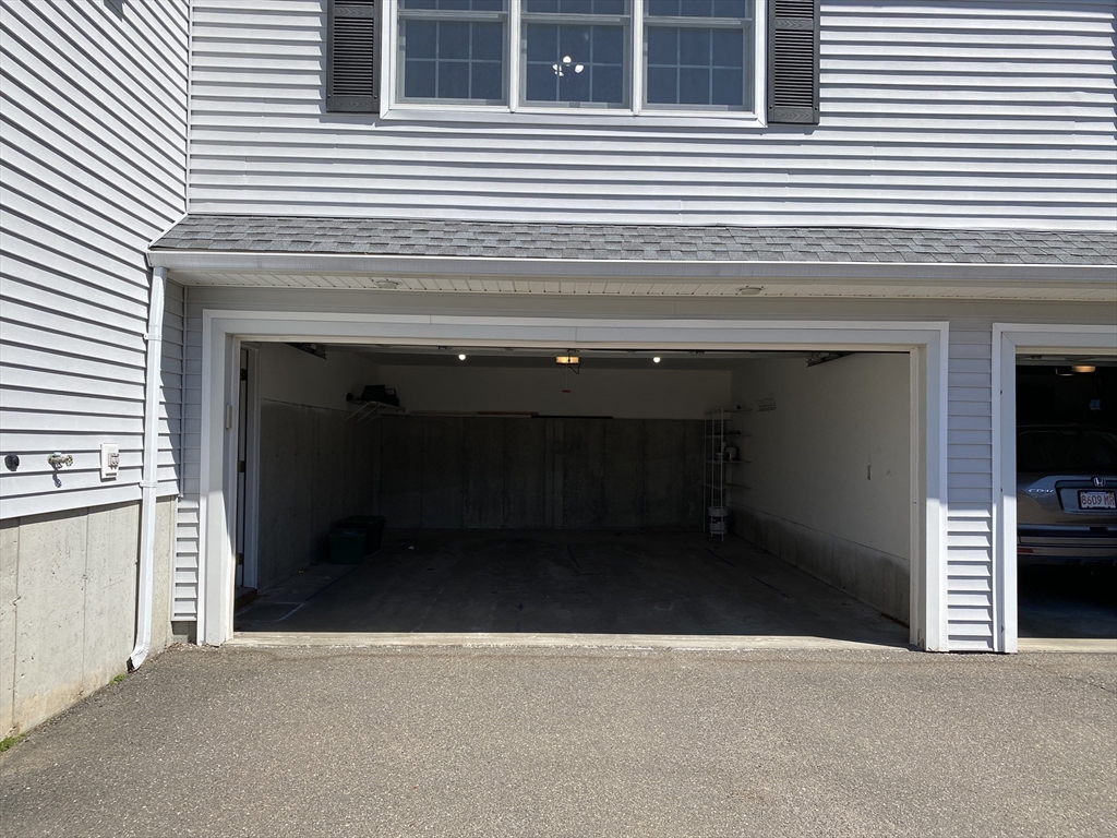 6 Shadowbrook, Unit 6 South Hadley, MA 01075 - Photo 4 of 31