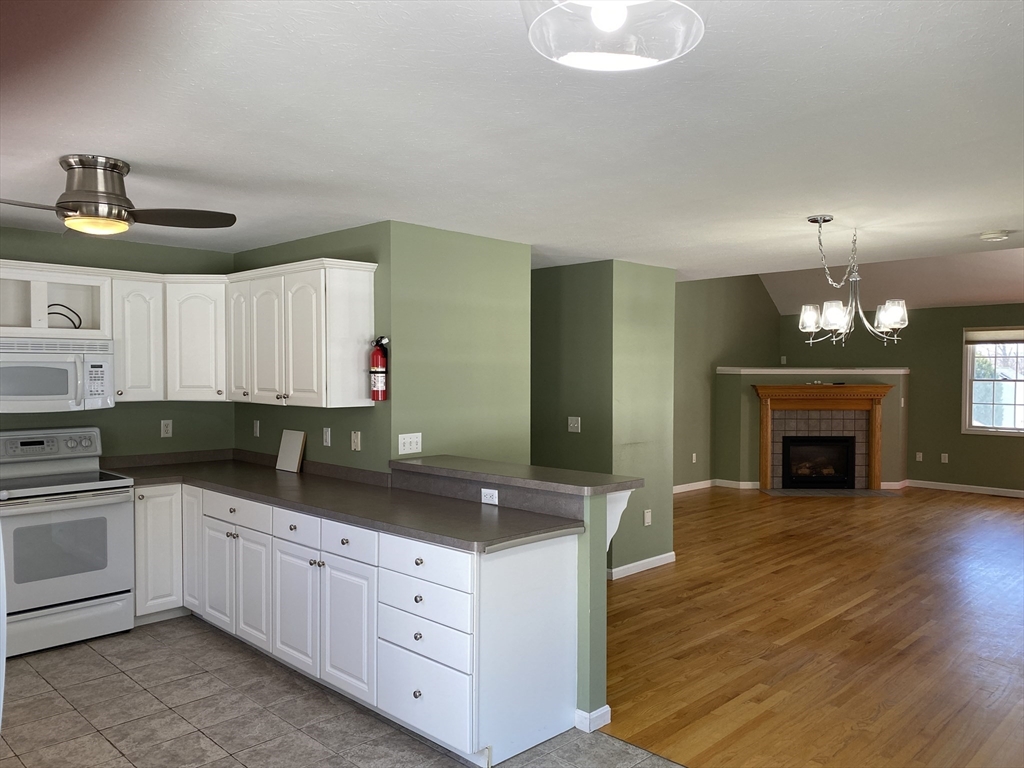 6 Shadowbrook, Unit 6 South Hadley, MA 01075 - Photo 9 of 31