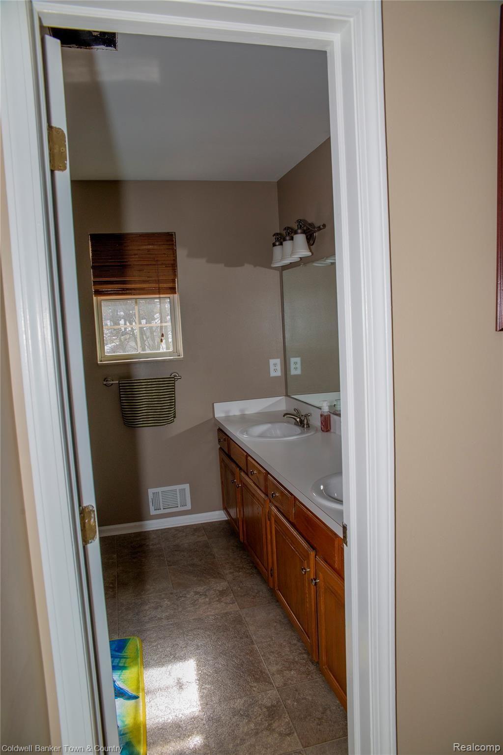 8934 Minne Wanna Road Clarkston, MI 48348 - Photo 16 of 18 R27A9158.jpg