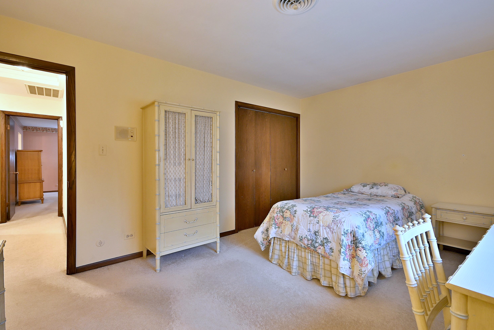 7976 Clarendon Hills Road Willowbrook, IL 60527 - Photo 27 of 41 a bedroom with a bed and a table in it