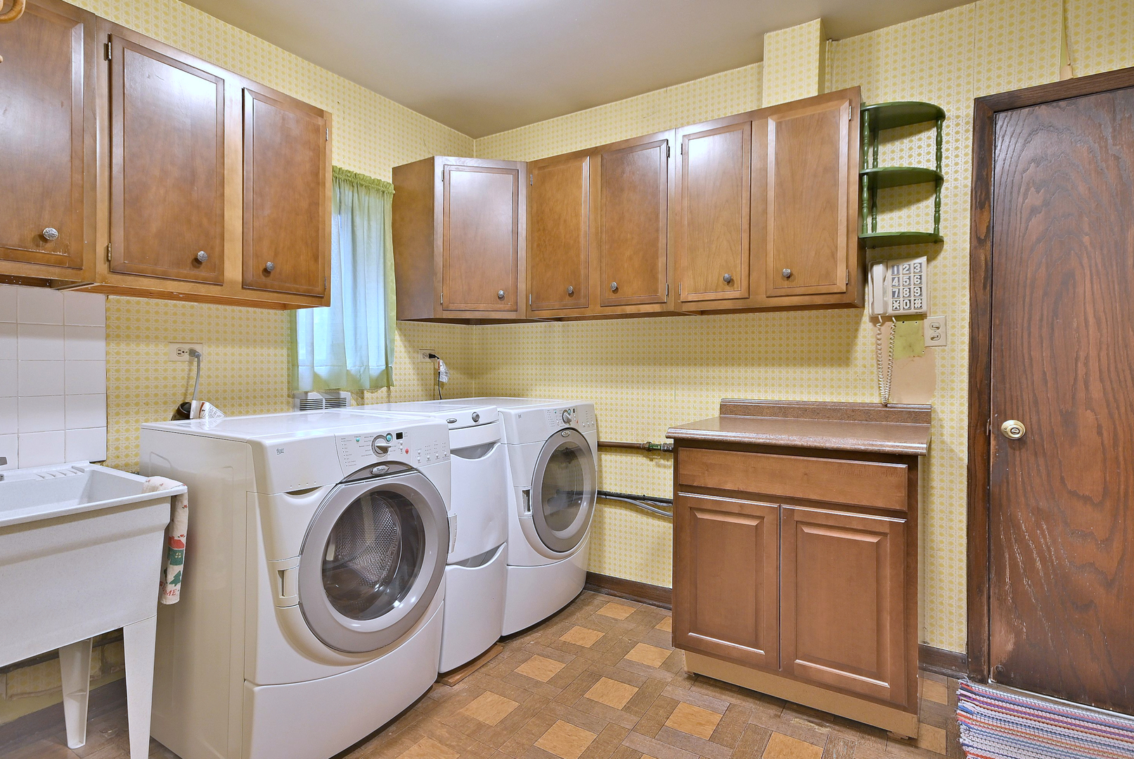 7976 Clarendon Hills Road Willowbrook, IL 60527 - Photo 33 of 41 a utility room with sink dryer and washer