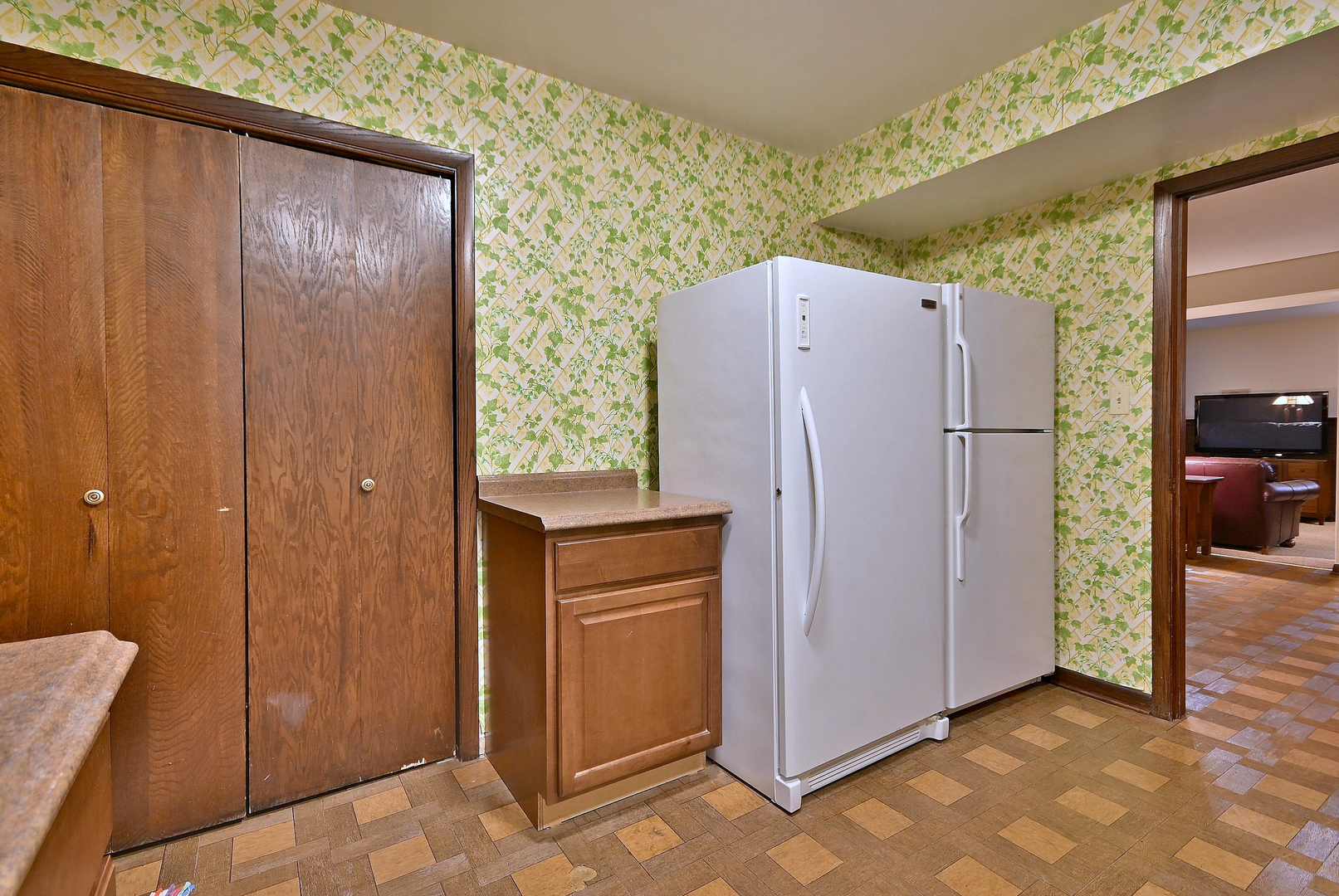 7976 Clarendon Hills Road Willowbrook, IL 60527 - Photo 34 of 41 a view of walk in closet with wooden fence