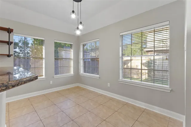 $2,300 | 1813 Oakwood Drive East, Pearland, TX 77581