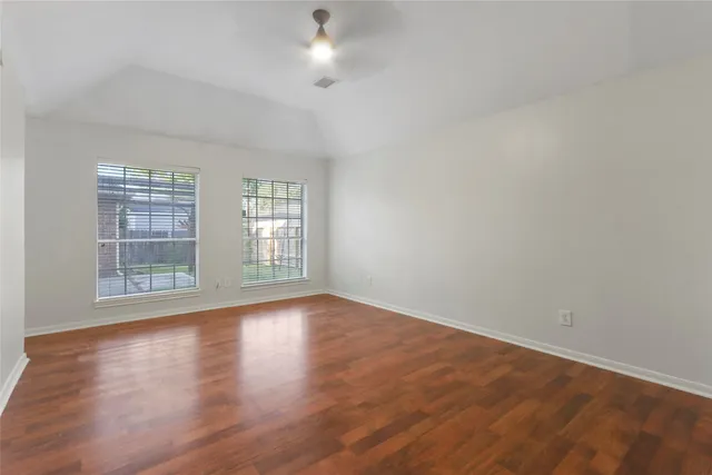 $2,300 | 1813 Oakwood Drive East, Pearland, TX 77581