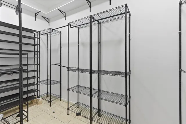 $2,300 | 1813 Oakwood Drive East, Pearland, TX 77581