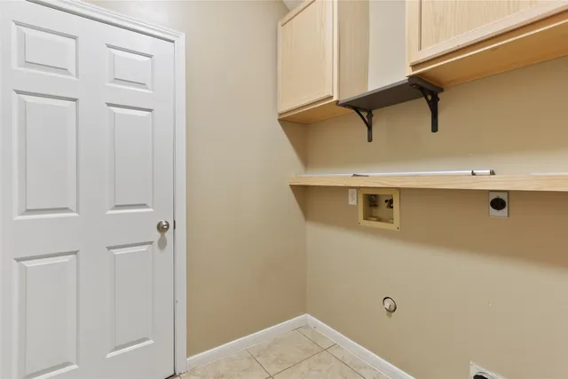 $2,300 | 1813 Oakwood Drive East, Pearland, TX 77581