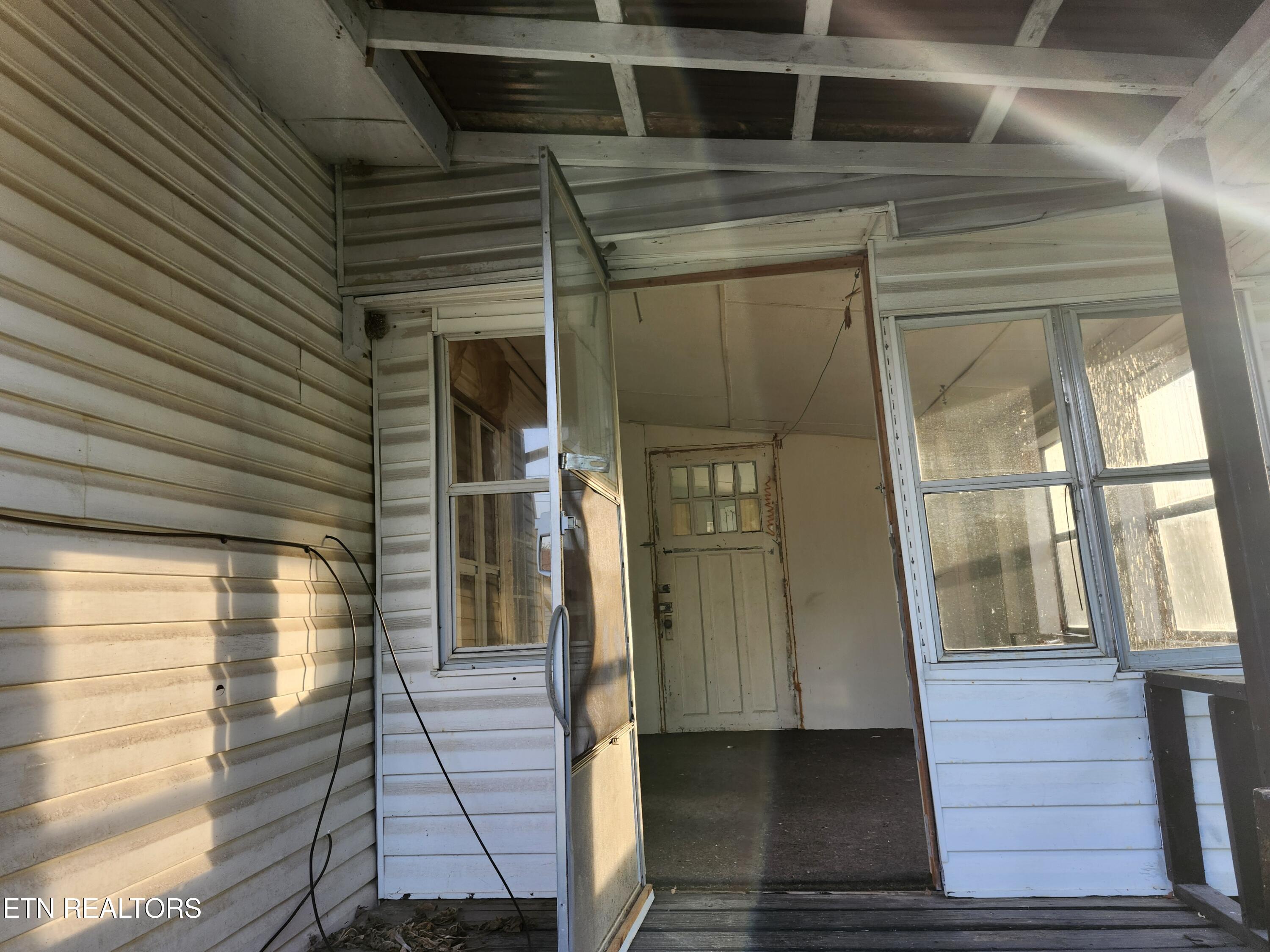 722 Hendrickson Street Clinton, TN 37716 - Photo 12 of 13 1000044386 (1)