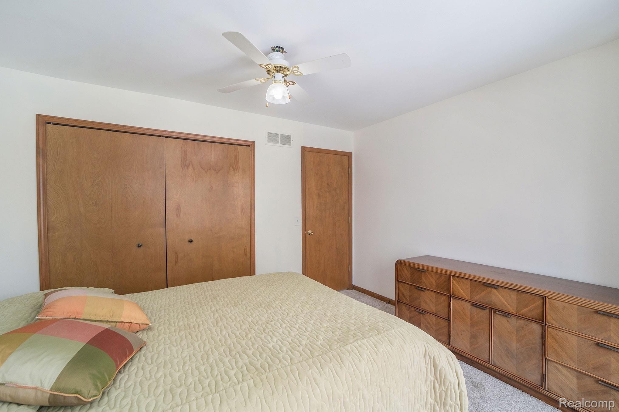 182 Bedlington Drive Rochester, MI 48307 - Photo 23 of 36 017A8115.jpg