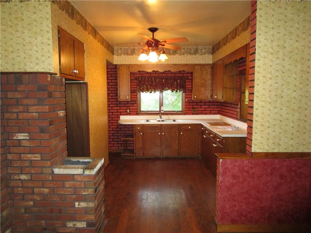 1768 Eastbrook Road New Castle, PA 16101 - Photo 3 of 16