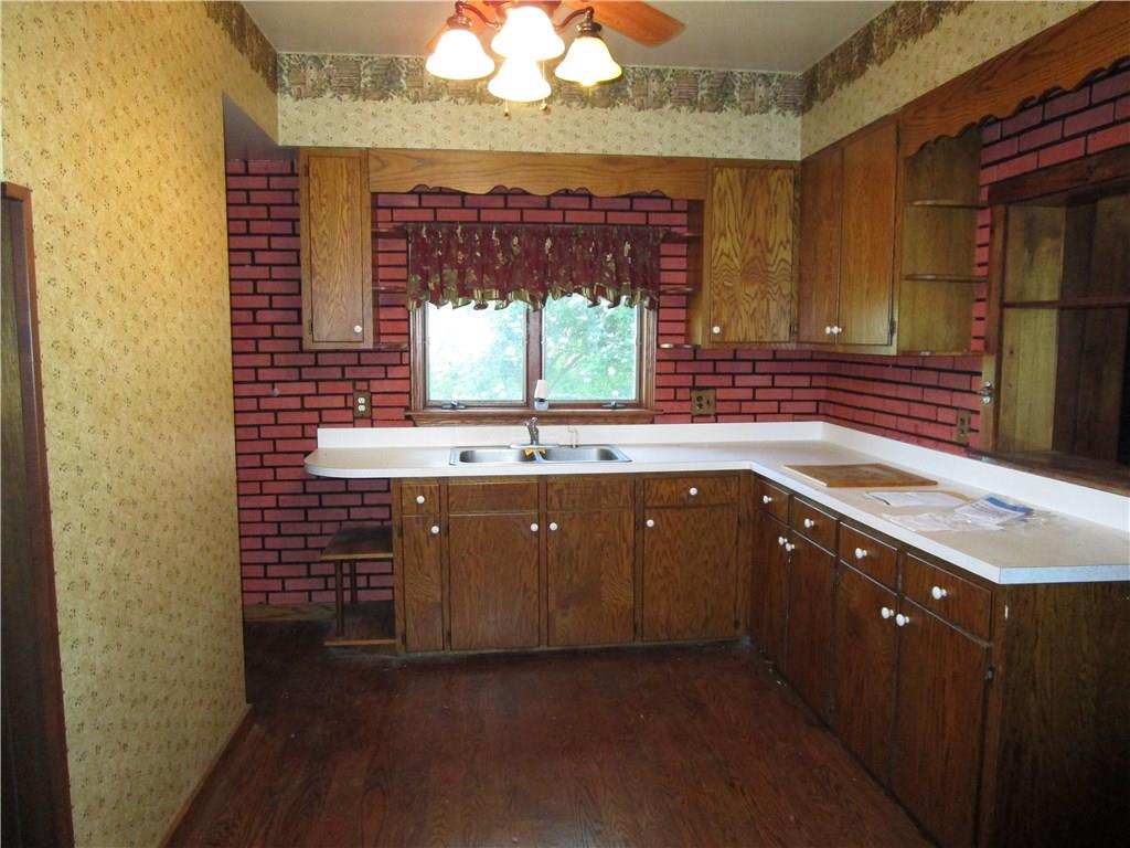 1768 Eastbrook Road New Castle, PA 16101 - Photo 4 of 16