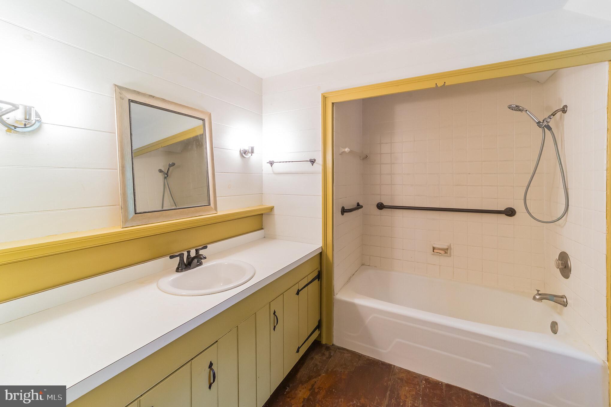 416 County Park Road Pottstown, PA 19465 - Photo 16 of 37 Full bathroom-2nd floor