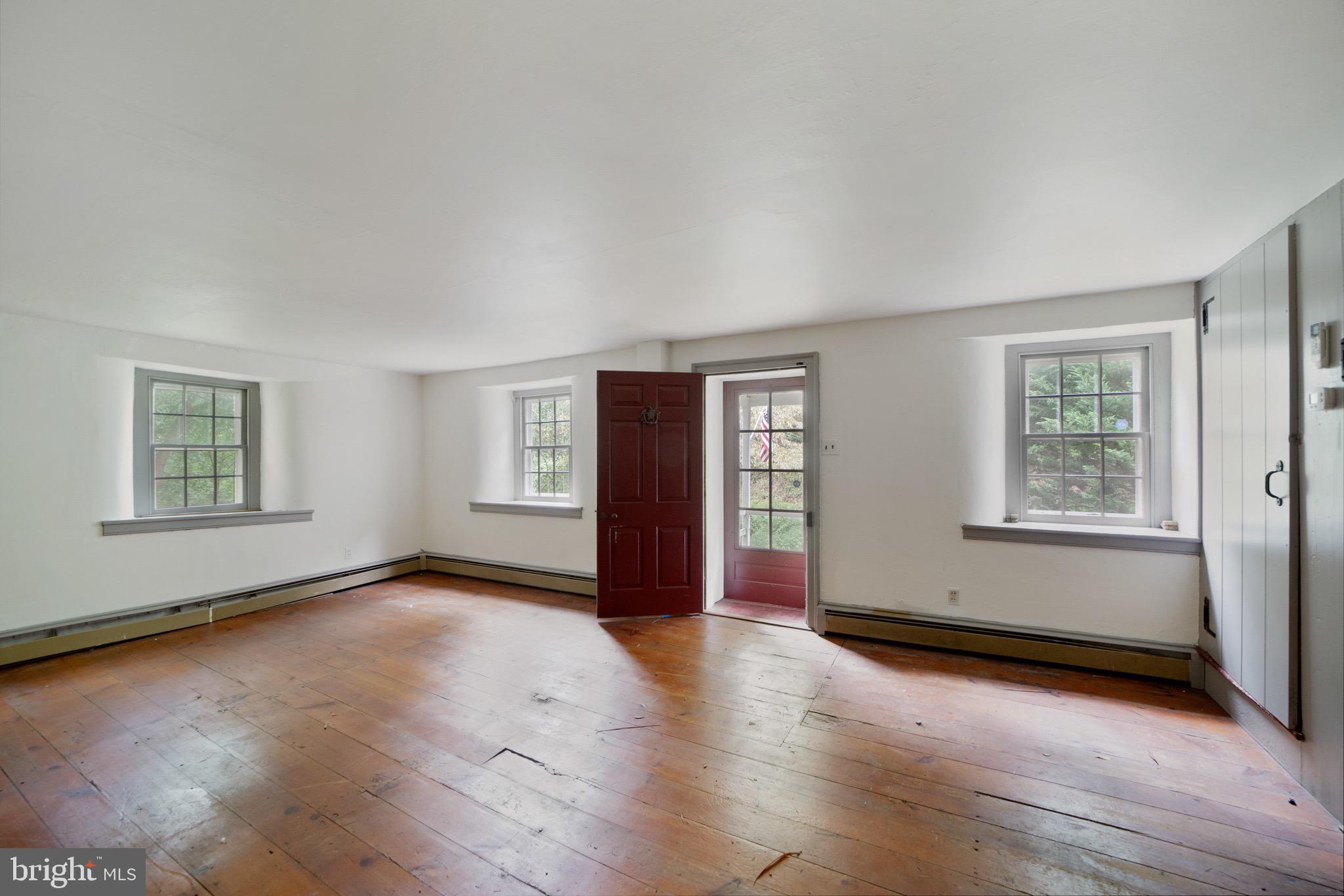 416 County Park Road Pottstown, PA 19465 - Photo 3 of 37 Living Room