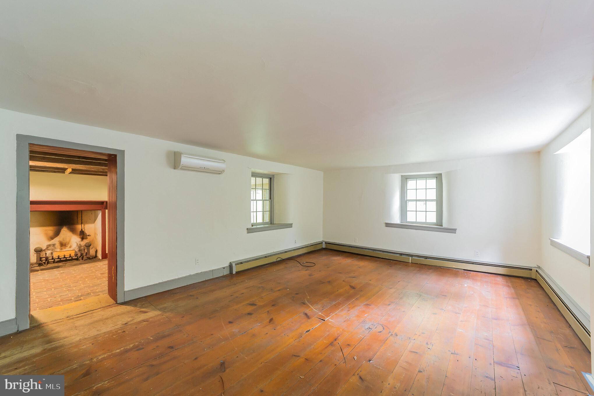 416 County Park Road Pottstown, PA 19465 - Photo 5 of 37 Living Room