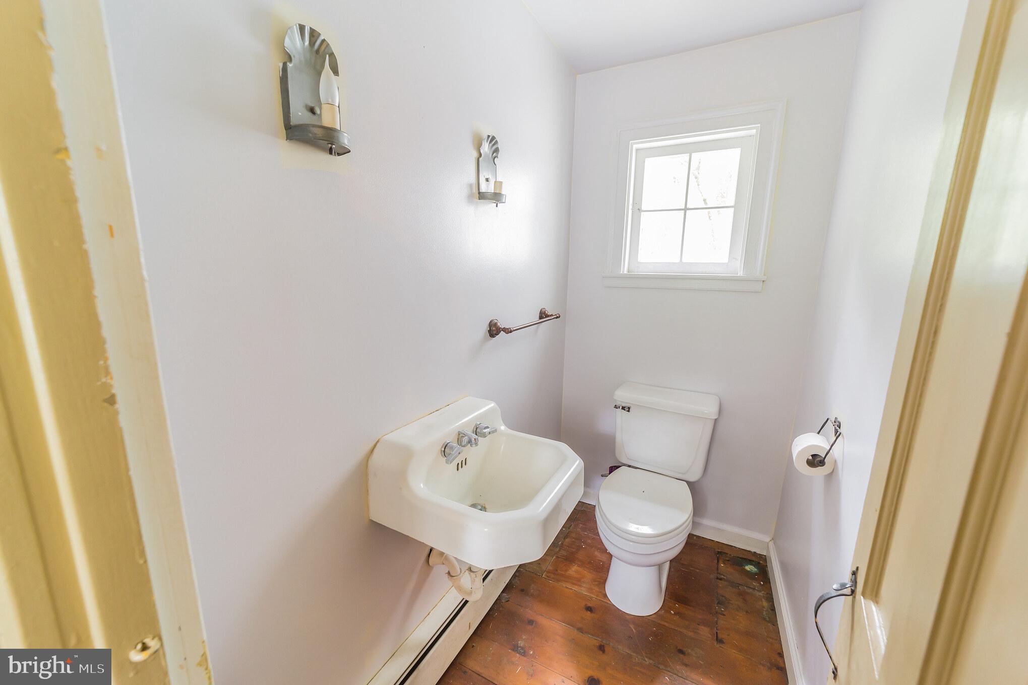 416 County Park Road Pottstown, PA 19465 - Photo 8 of 37 Powder Room-1st Floor