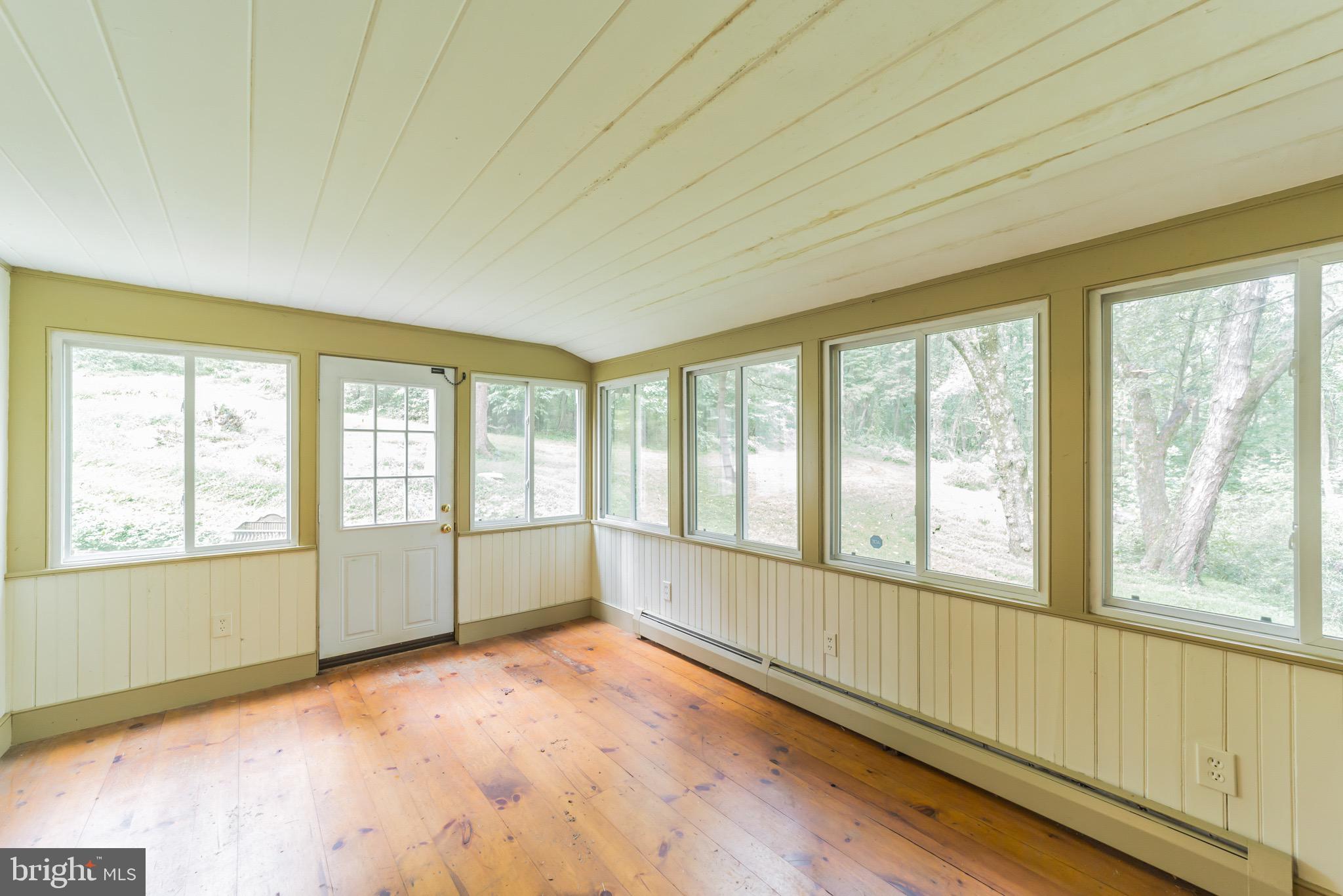 416 County Park Road Pottstown, PA 19465 - Photo 10 of 37 Sun Room