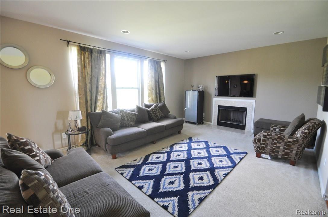 3398 Connors Drive Rochester, MI 48307 - Photo 9 of 43 10.JPG