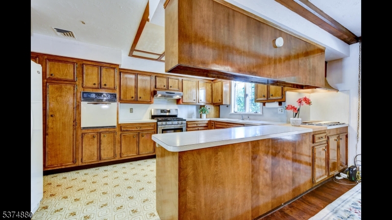 89 Pocono Road Denville, NJ 07834 - Photo 12 of 44