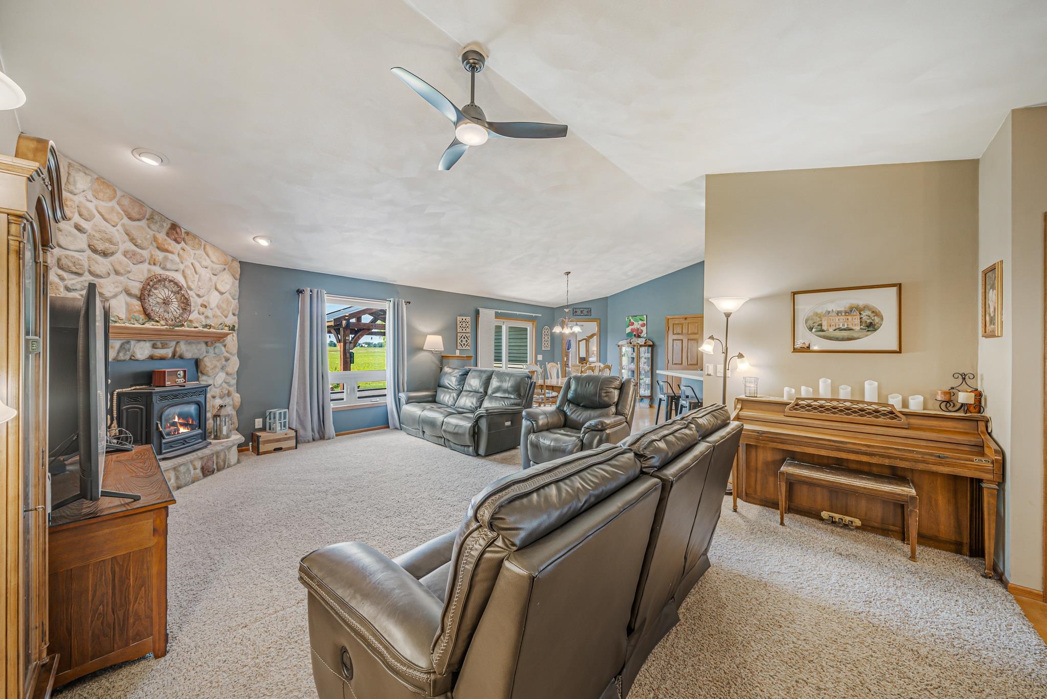 1108 Mistletoe Lane Winneconne, WI 54986 - Photo 8 of 46