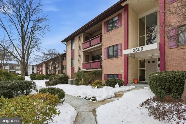$275,000 | 2850 Dover Lane, Unit 201, Falls Church, VA 22042