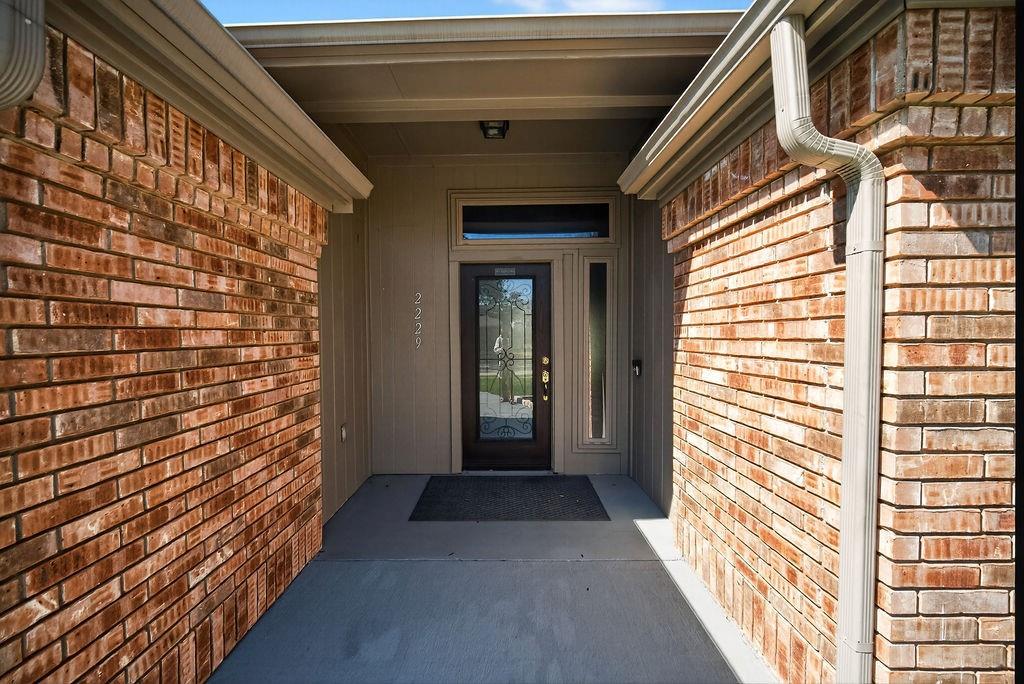 2229 Country Valley Road Garland, TX 75041 - Photo 5 of 34 a view of entryway