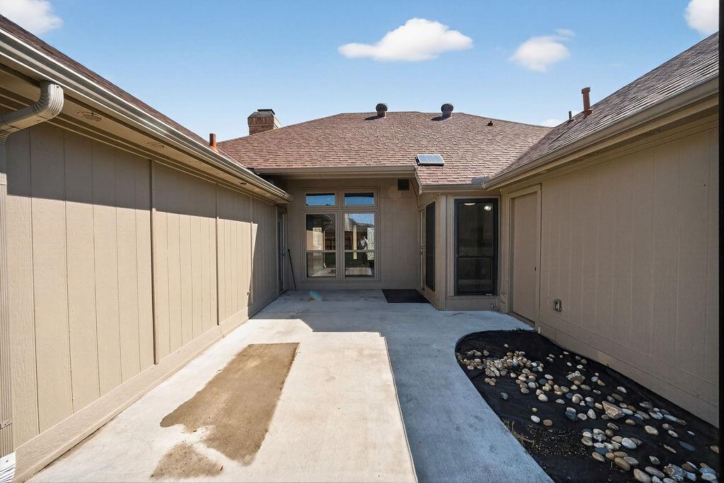 2229 Country Valley Road Garland, TX 75041 - Photo 6 of 34 a very nice looking room with a couch