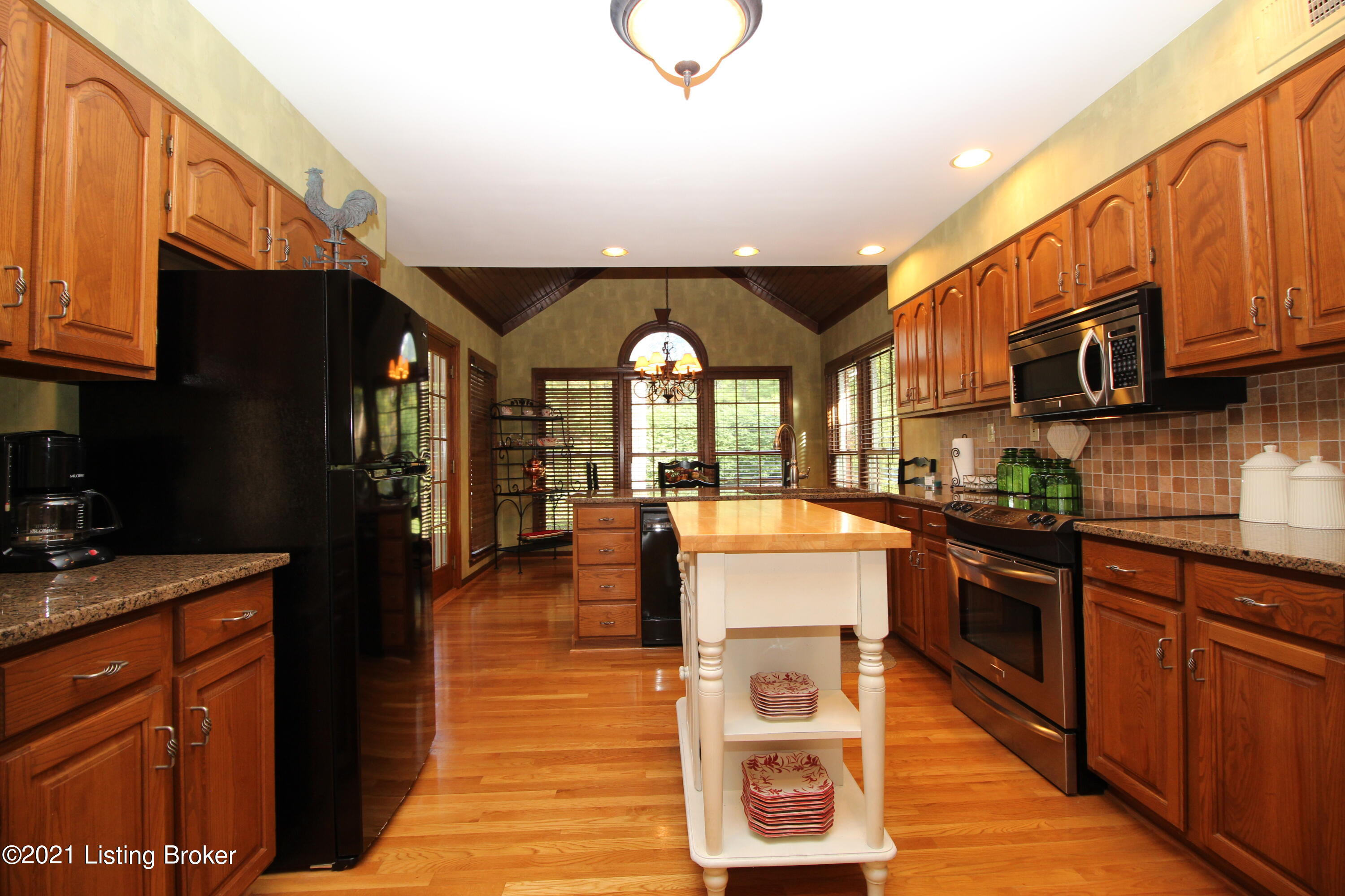 711 Foxgate Road Louisville, KY 40223 - Photo 10 of 34 Kitchen