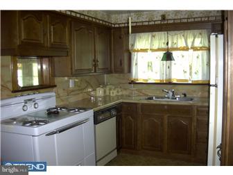 136 Clementon Road Berlin, NJ 08009 - Photo 4 of 12 Kitchen